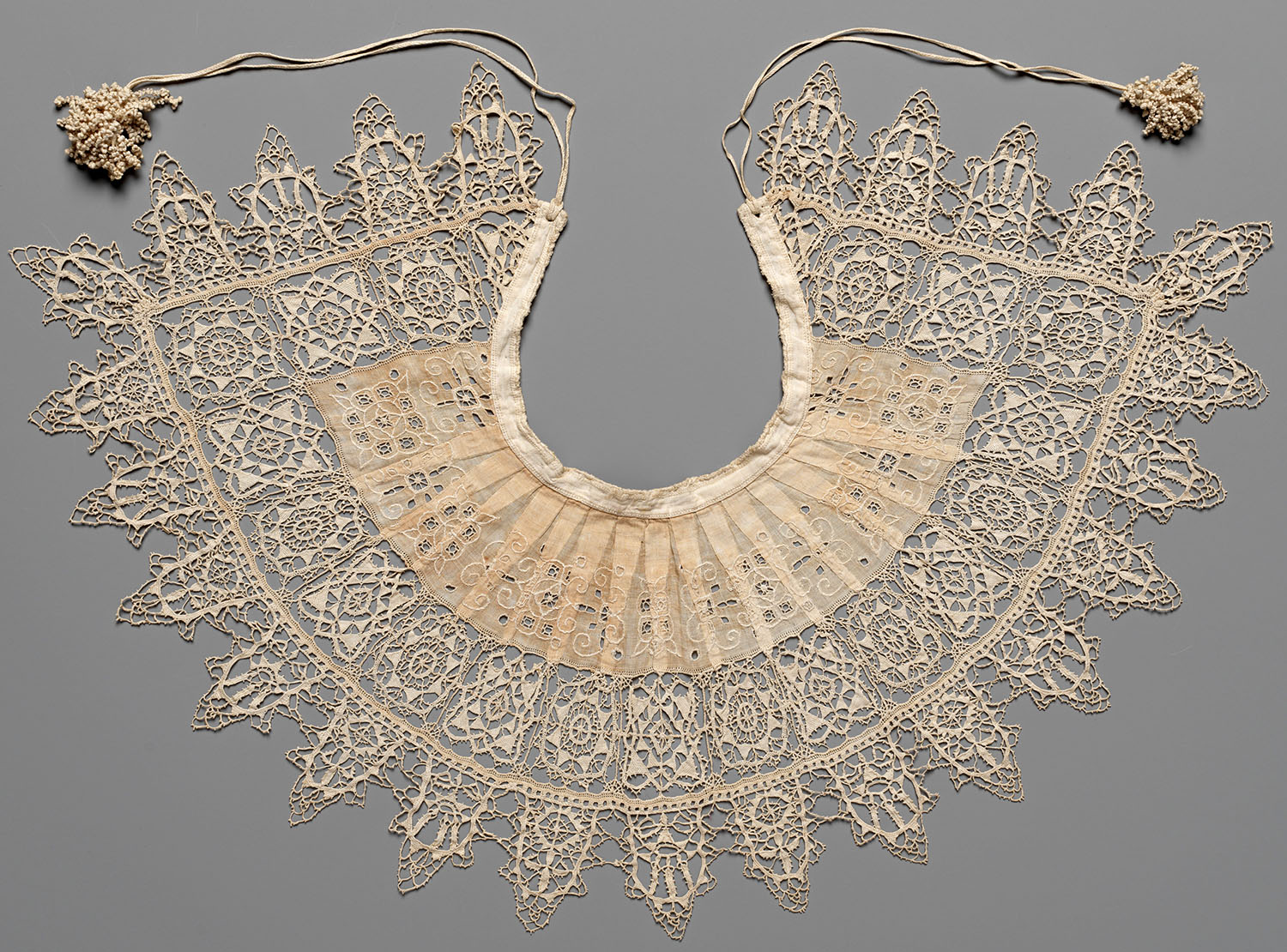 Fragment, Italian, 17th century, Italian, Needle lace, punto in