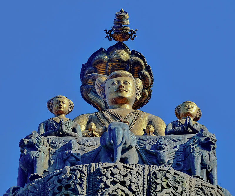 Photograph of the staue of Pratap Malla at Hanuman Dhoka